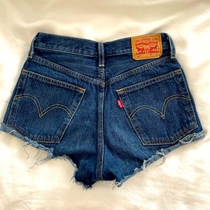 501 Levi W24 Shorts in Dark Blue